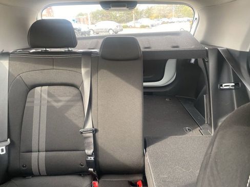 Used 2025 Hyundai Venue SEL image 30