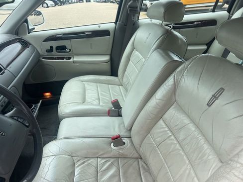 Used 2000 Lincoln Town Car Executive RWD image 30