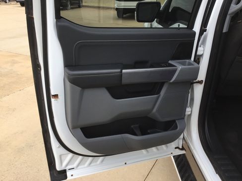 Used 2022 Ford F150 XLT w/ Equipment Group 302A High image 12