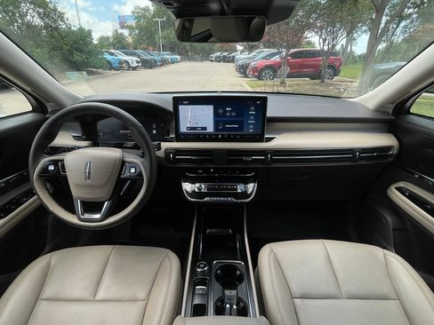 Used 2023 Lincoln Corsair FWD w/ Equipment Group 101A image 10
