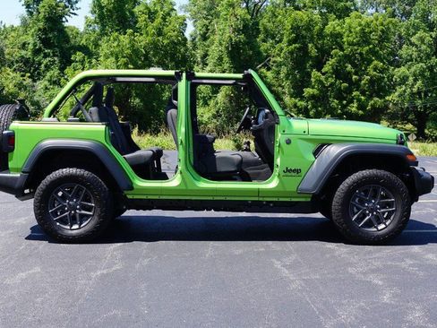 Used 2026 Jeep Wrangler Unlimited Sport AWD/4WD image 4