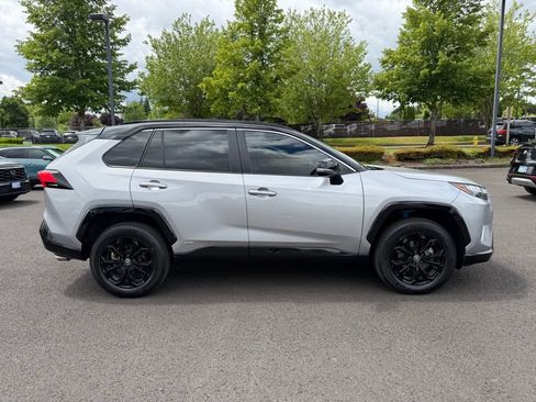 Used 2023 Toyota RAV4 XSE AWD/4WD image 9