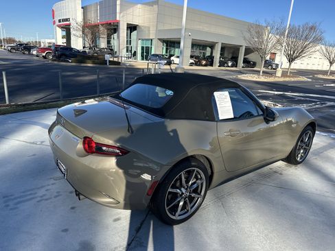 Used 2023 MAZDA MX-5 Miata Grand Touring w/ Weather Package image 19