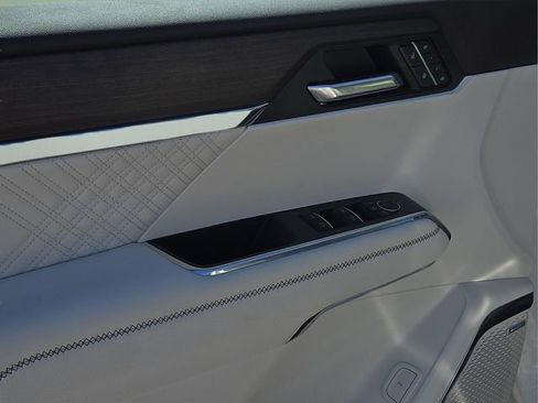 Used 2024 GMC Acadia Denali image 22