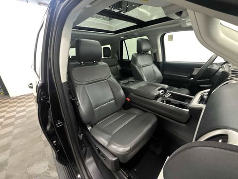 Used 2025 Ford Expedition Active image 27