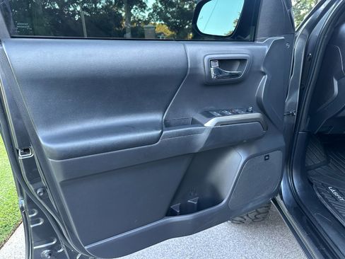 Used 2023 Toyota Tacoma Limited image 9