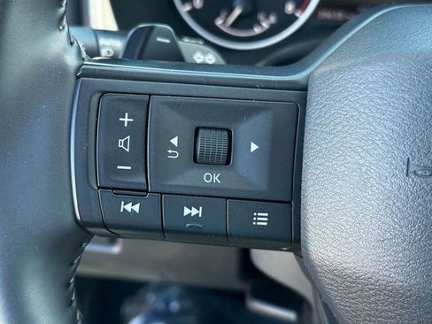 Used 2025 Nissan Rogue SV AWD/4WD image 19