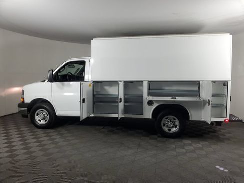 New 2026 Chevrolet Express 3500 w/ Power Convenience Package RWD image 7