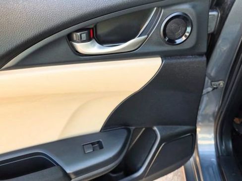 Used 2018 Honda Civic EX image 29