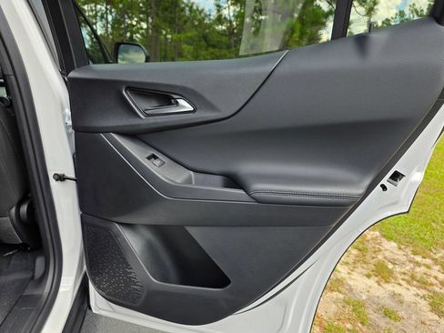New 2027 Chevrolet Equinox LT w/ Safety and Technology Package FWD image 25
