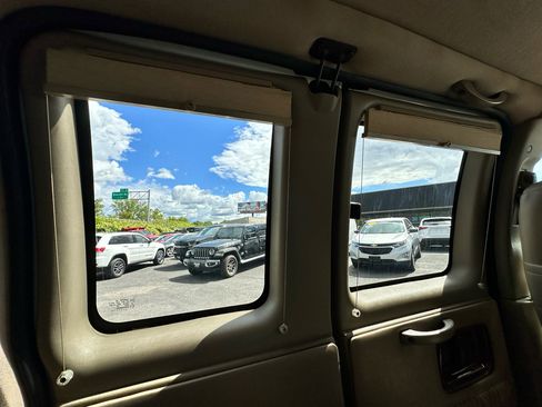 Used 2014 GMC Savana 1500 image 25