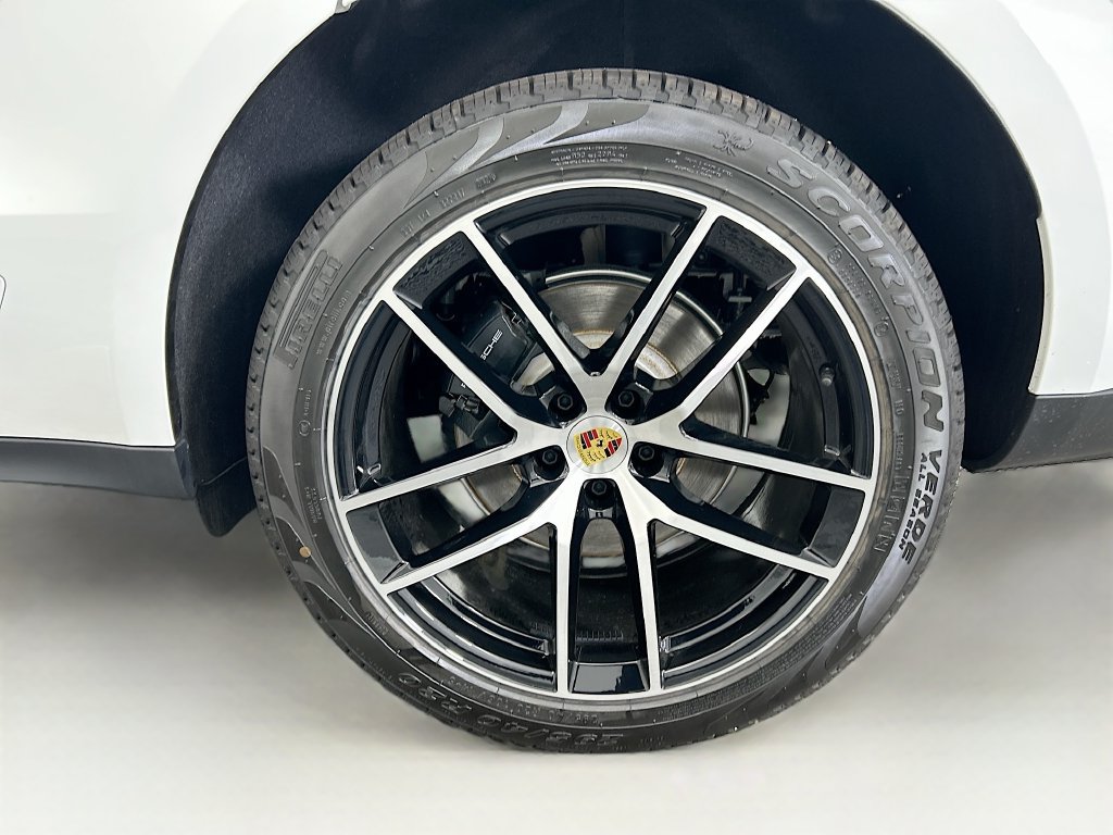 Used 2026 Porsche Macan AWD/4WD image 32