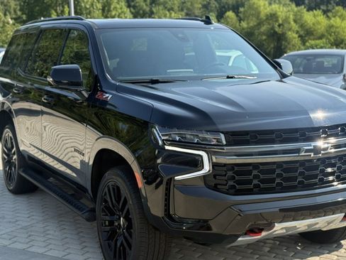 Used 2021 Chevrolet Tahoe Z71 w/ Luxury Package AWD/4WD image 7