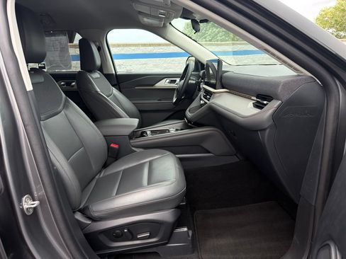 Used 2025 Ford Explorer Active w/ Active Comfort Package AWD/4WD image 25
