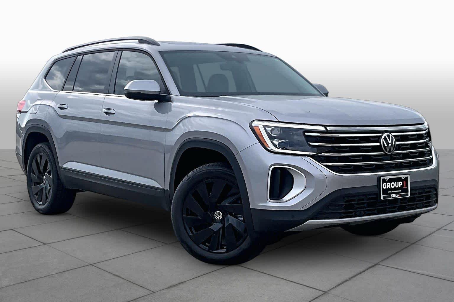 New 2026 Volkswagen Atlas SE FWD image 2
