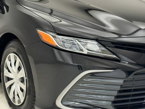 Used 2023 Toyota Camry LE FWD image 5