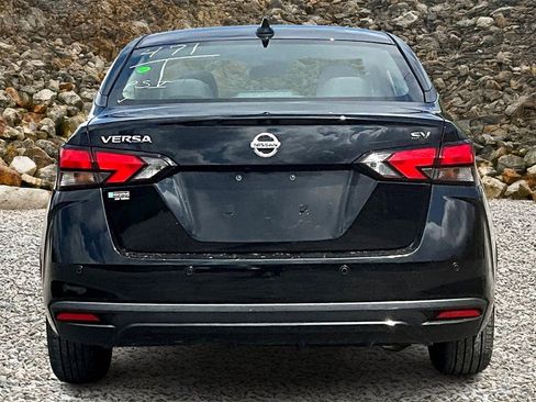 Used 2021 Nissan Versa SV image 4