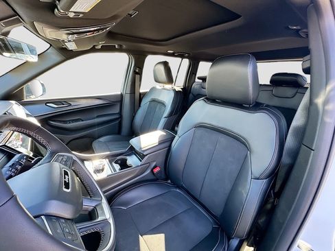 New 2025 Jeep Grand Cherokee Laredo image 29