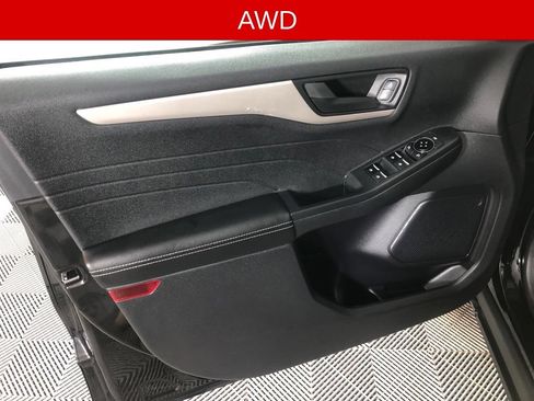 Used 2022 Ford Escape SE w/ Cold Weather Package AWD/4WD image 10