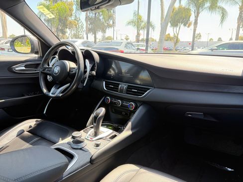 Used 2022 Alfa Romeo Giulia Sprint RWD image 16