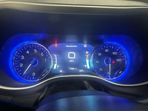 Used 2022 Chrysler Pacifica Touring-L FWD image 38