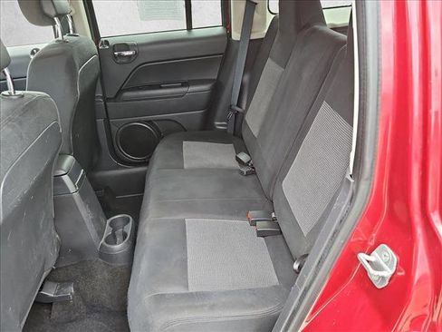 Used 2014 Jeep Patriot Latitude w/ Sun/Sound Group FWD image 17