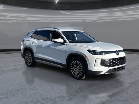New 2026 Volkswagen Tiguan S FWD image 2