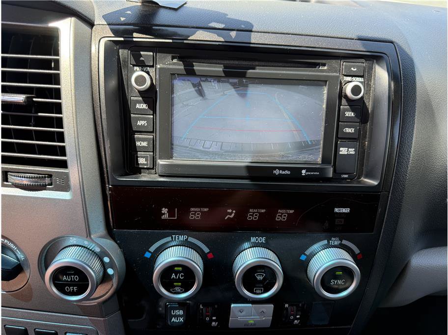 Used 2015 Toyota Sequoia Platinum AWD/4WD image 31