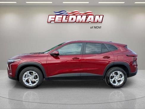 Used 2024 Chevrolet Trax LS w/ LS Convenience Package FWD image 2