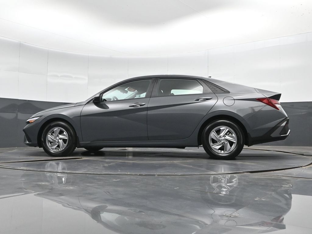 Used 2025 Hyundai Elantra SE FWD image 40