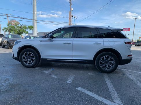 Used 2024 Lincoln Corsair FWD image 3