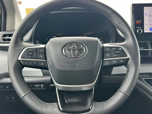 Certified 2026 Toyota Sienna XLE FWD image 29