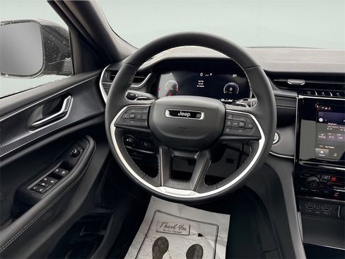 New 2025 Jeep Grand Cherokee L Altitude image 14