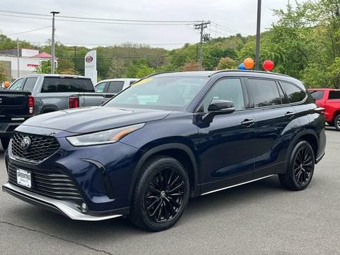 Certified 2024 Toyota Highlander XSE AWD/4WD image 3