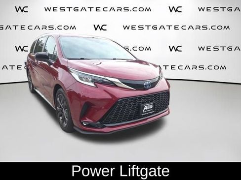 Used 2023 Toyota Sienna XSE w/ XSE Plus Package image 4