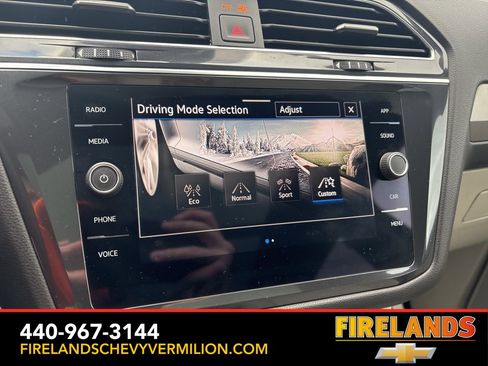 Used 2023 Volkswagen Tiguan SE R-Line image 2