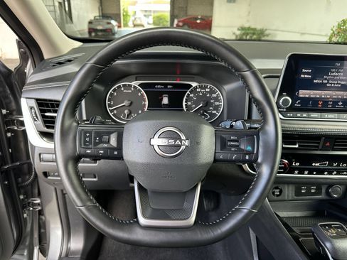 Used 2025 Nissan Rogue SV FWD image 25
