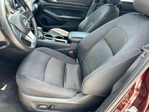 Used 2024 Nissan Altima 2.5 SV FWD image 7