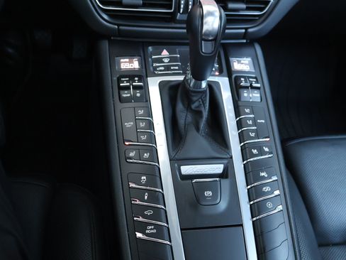 Used 2020 Porsche Macan Turbo AWD/4WD image 41