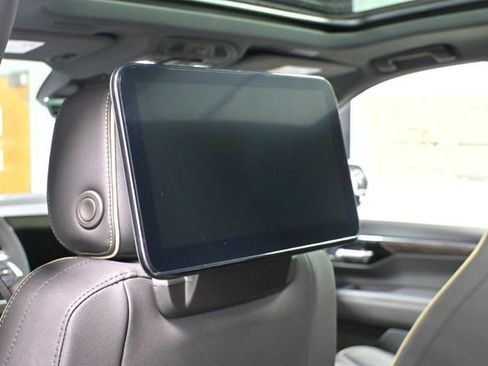 New 2026 Chevrolet Suburban Premier AWD/4WD image 15