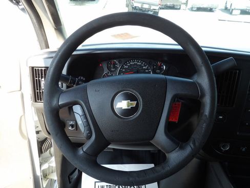 Used 2018 Chevrolet Express 2500 w/ Driver Convenience Package RWD image 20