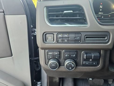 Used 2022 Chevrolet Suburban LT w/ Luxury Package AWD/4WD image 25