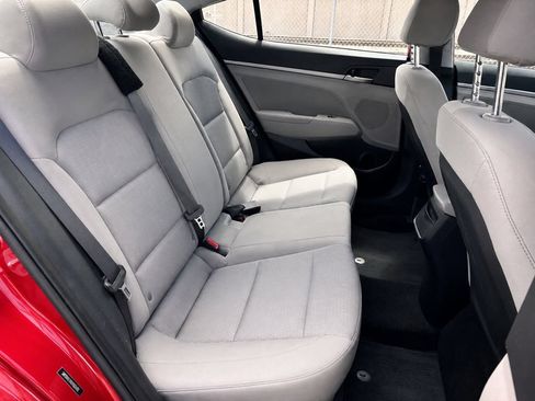 Used 2017 Hyundai Elantra SE FWD image 16