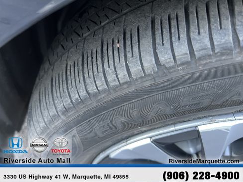Used 2022 Toyota Prius XLE AWD/4WD image 12