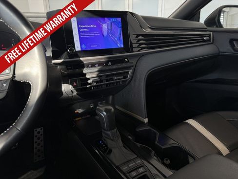 Used 2025 Toyota Camry SE FWD image 34