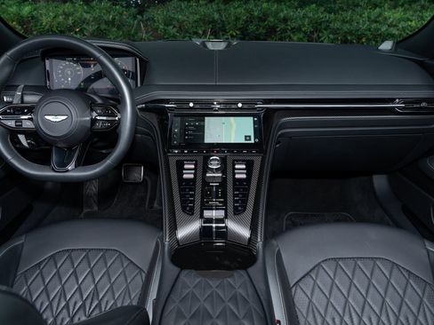Used 2025 Aston Martin DB12 Convertible image 21