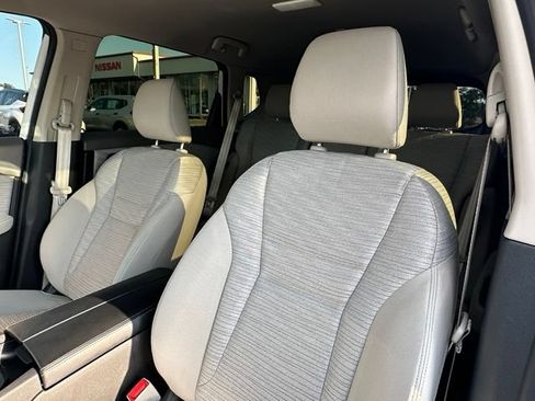 Certified 2023 Nissan Rogue SV FWD image 24