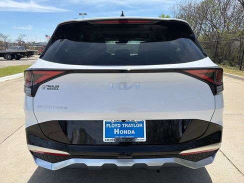 Used 2025 Kia Sportage SX image 4