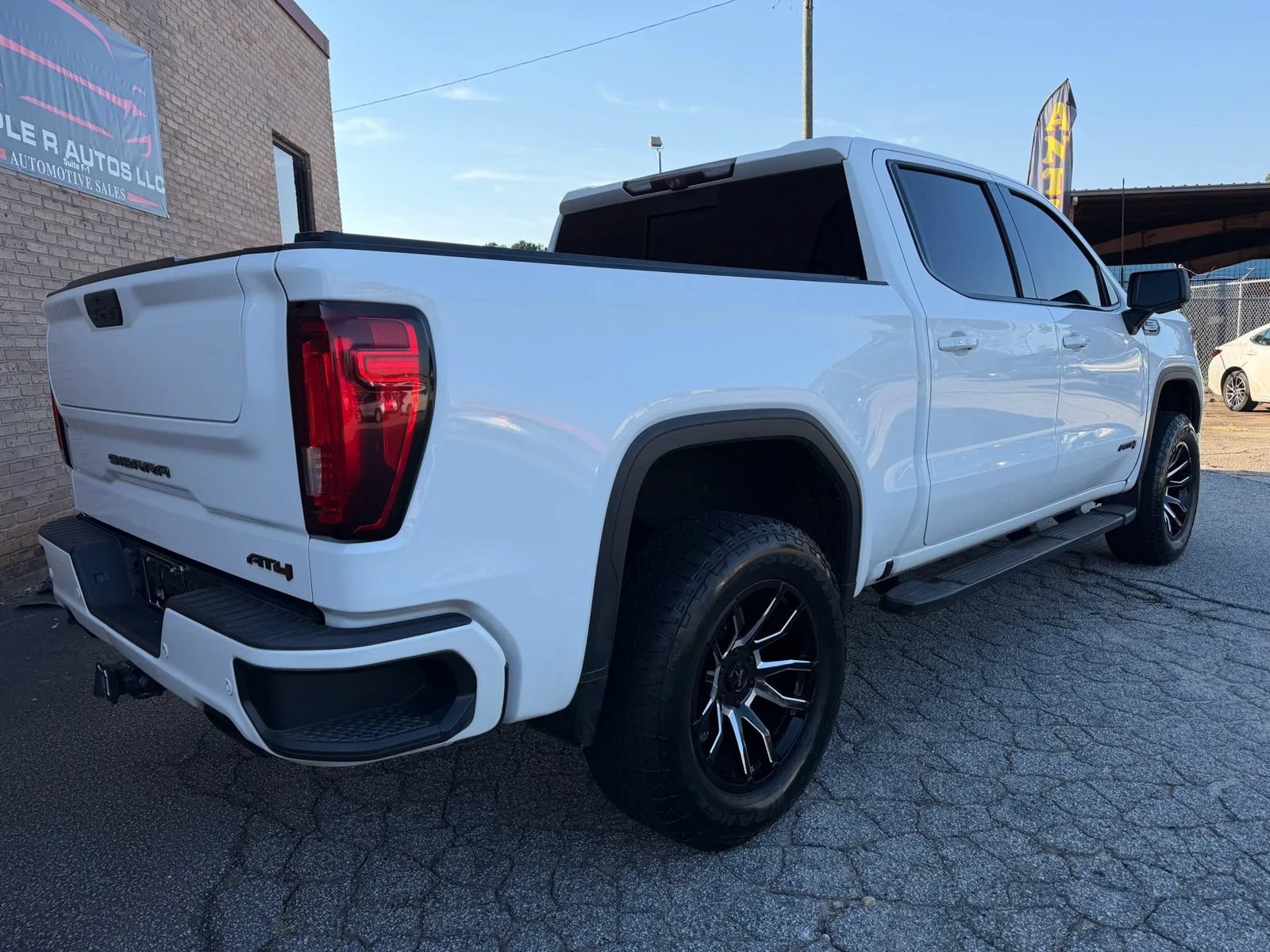 Used 2020 GMC Sierra 1500 AT4 w/ AT4 Premium Package AWD/4WD image 10