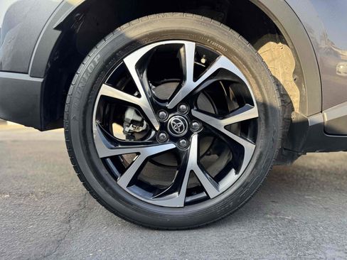 Used 2021 Toyota C-HR XLE image 40